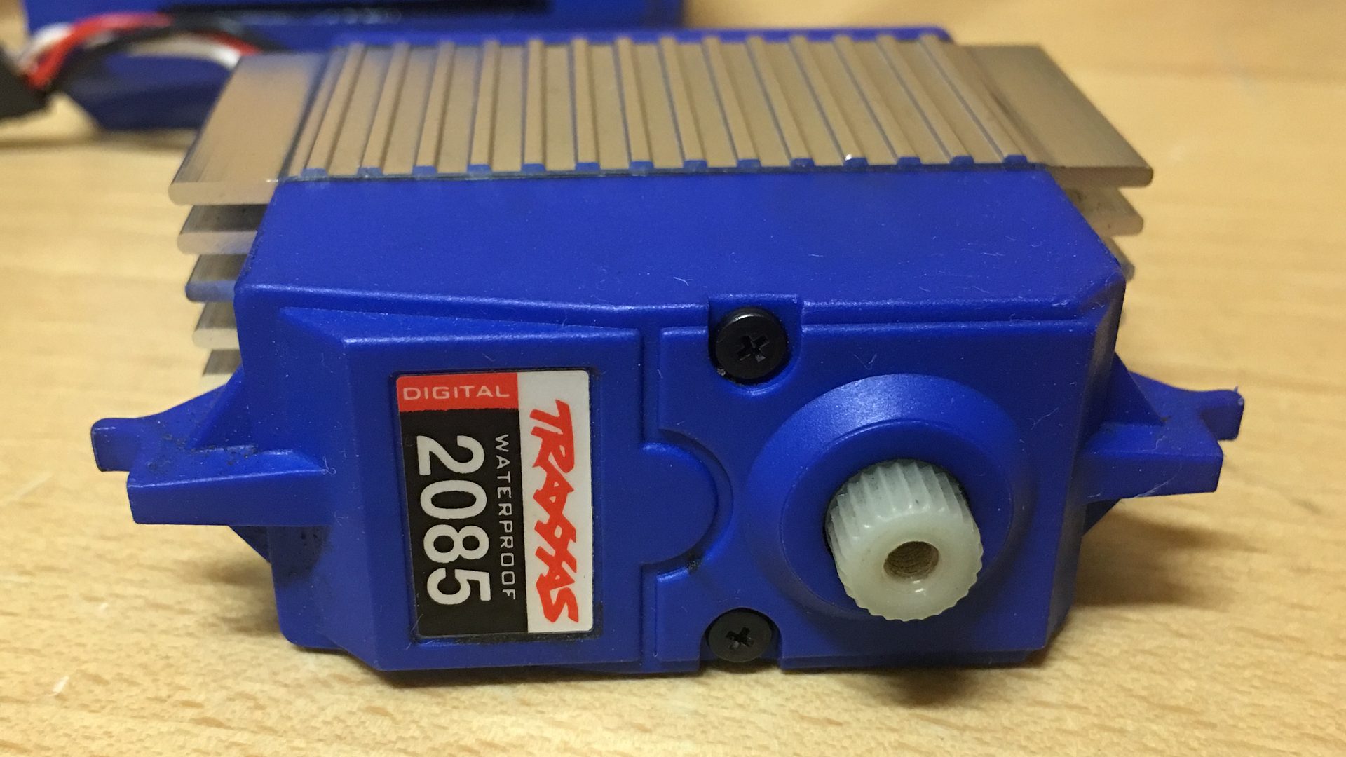 traxxas x maxx 8s servo
